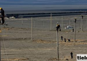 鐵路上的電力工人