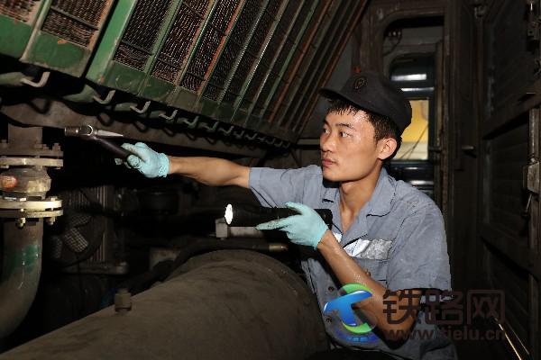 1501081174555669.jpg 6.機車試驗交車時,作為工長還要檢查機車動態(tài)運轉(zhuǎn)狀態(tài)。.JPG