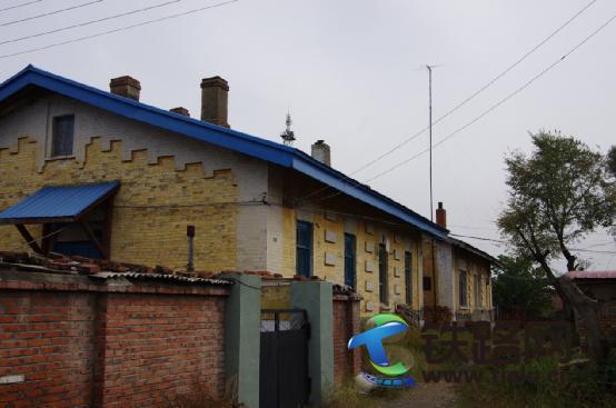 ��Ͳ����һ���ĵ�Сվ��ǰ������