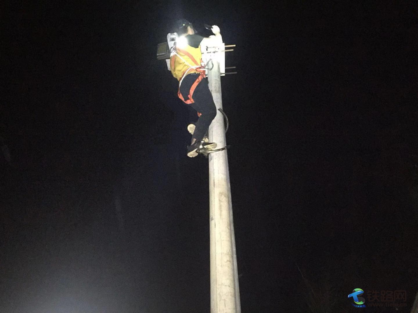 1574950327131647.jpg 胡毅正在作業(yè).jpg