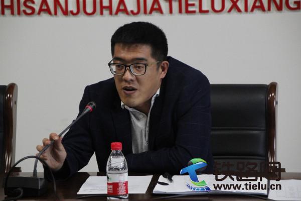 1591009426645636.jpg 主持工作.JPG