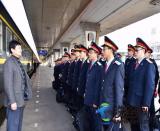 春運(yùn)臨乘父子兵 服務(wù)旅客受好評