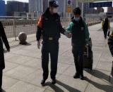 呼鐵公安以實際行動踐行雷鋒精神