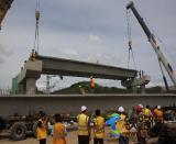 哈牡電氣化工程濱綏線(xiàn)K60立交橋跨線(xiàn)架梁告捷