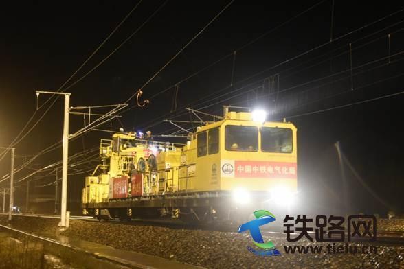 沈佳高鐵沈白段接觸網(wǎng)全線貫通