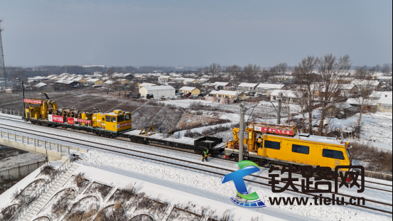 哈伊高鐵鐵伊段正線接觸網(wǎng)全線貫通