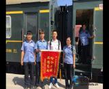 旅客大意丟行李,火車上乘務員“全車搜尋”