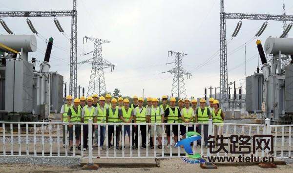 上海鐵路局集團公司供電調度到蚌埠維管段開展學習交流活動