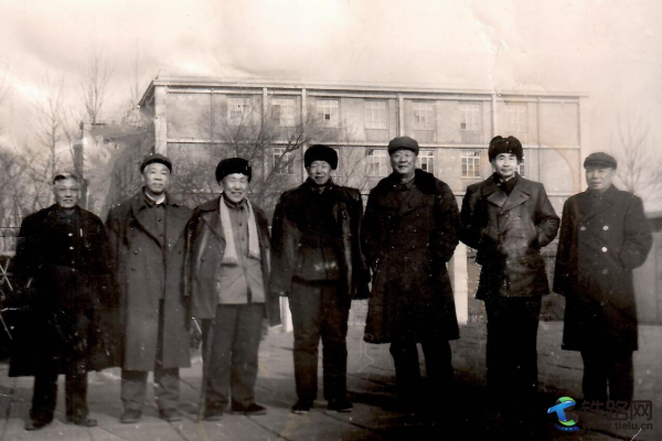 �¾����h�T�����мtɫ���򡪡�׷��ԭ���ͺ����F·�����h�T��