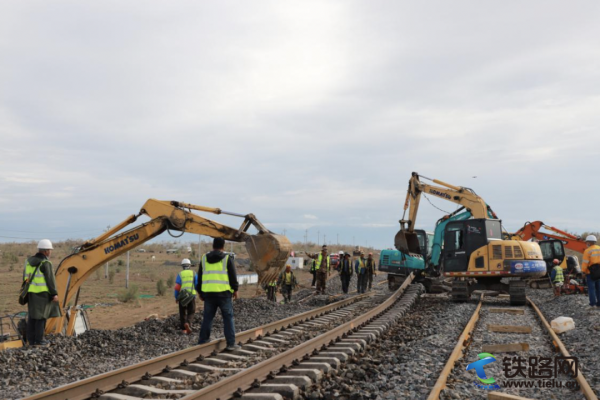 中鐵二十一局烏將鐵路擴能改造S2標項目沙地站至準東