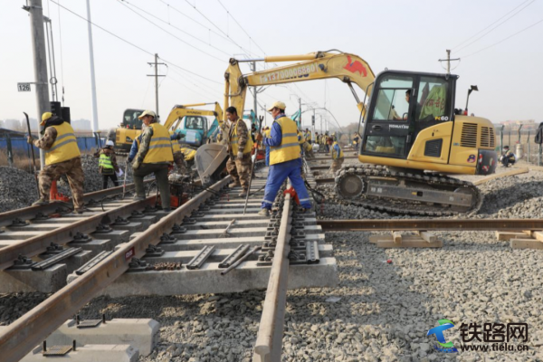 中鐵二十一局烏將鐵路項(xiàng)目?jī)勺陆〞?huì)讓站順利建成并