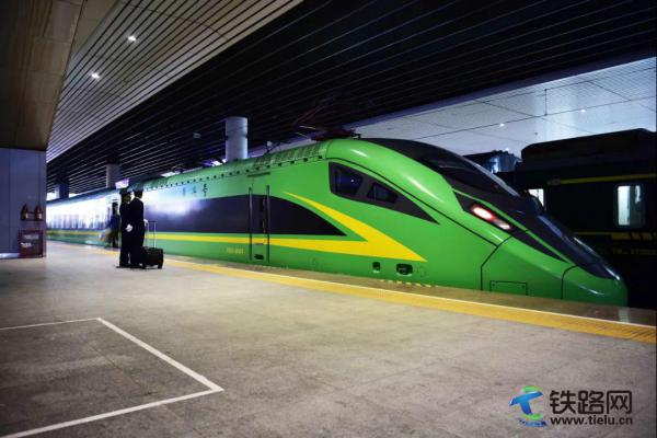 為草原鐵路“綠巨人”保駕護航