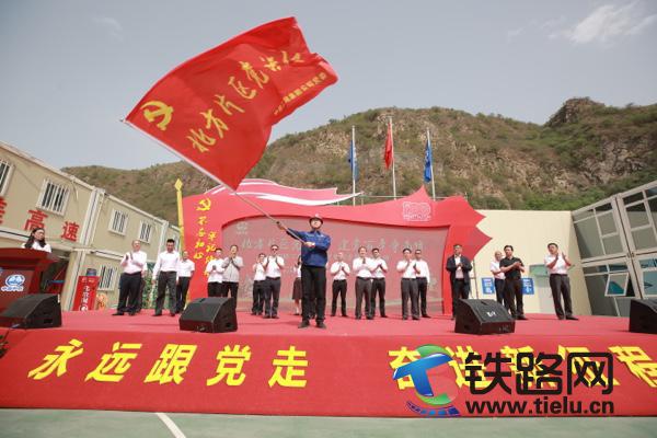 京西首條單體山區高速取得新進展 全線控制性工程隧道