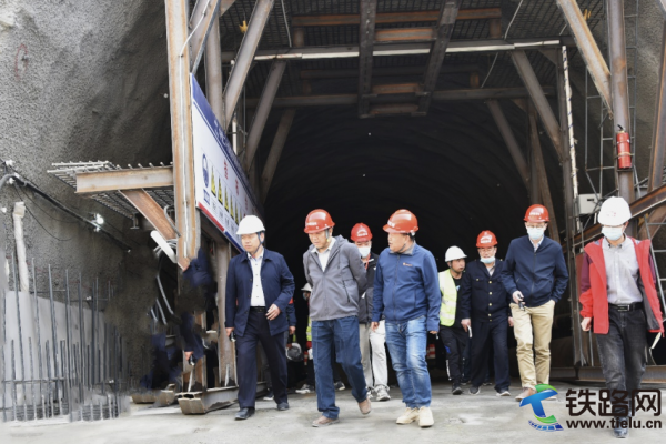 �m���F·���|���O��վ�����F��ʮ���m���F·�Ŀ�z��