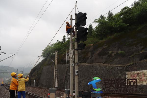 ð������(zh��n)��ˮ�t�F·�ɺ�վ��̖(li��n)�i�O����¸��칤��