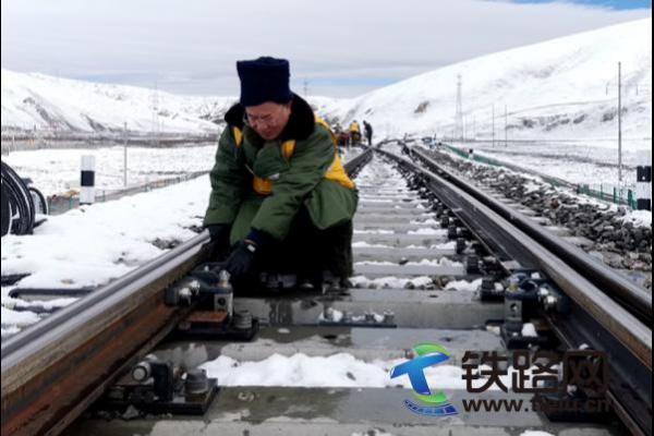 海拔5068米 風雪中守護青藏鐵路