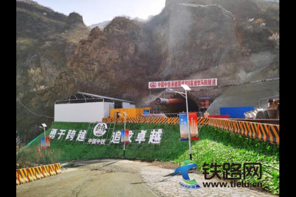 決戰四季度 奮進新征程|北京市在建最長三車道公路隧