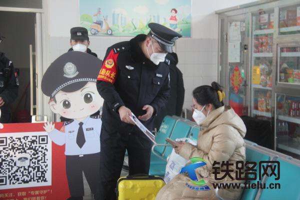 一個(gè)鐵路警察的10年春運(yùn)路