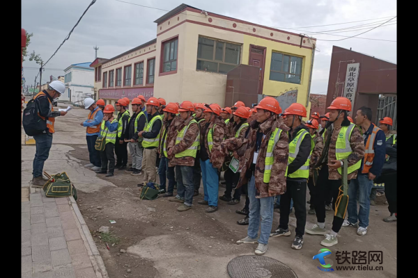 青藏線上一座三等車站的變形記 --------柯柯車站站場