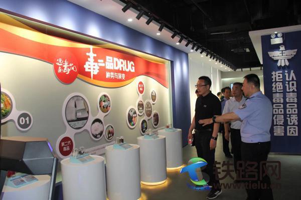 陜鐵院攜手臨渭禁毒大隊舉行大學生禁毒教育實踐基地