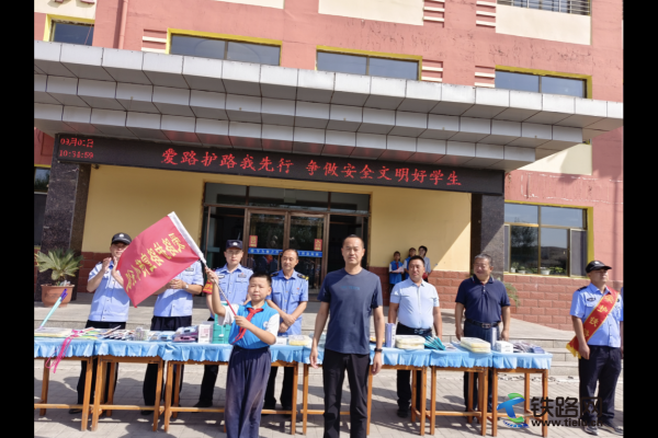 愛路護路我先行 爭做安全文明好學生