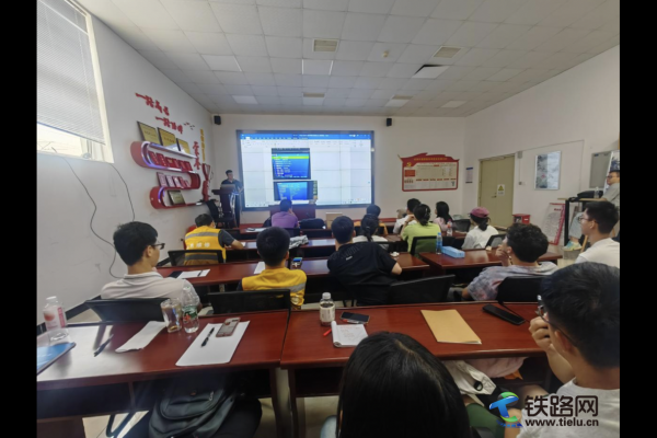 新技術提升車載設備數據能力 ——機車CIR設備GIS數據