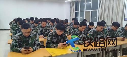 匯聚人民力量,維護國家安全:陜鐵院開展《中華人民