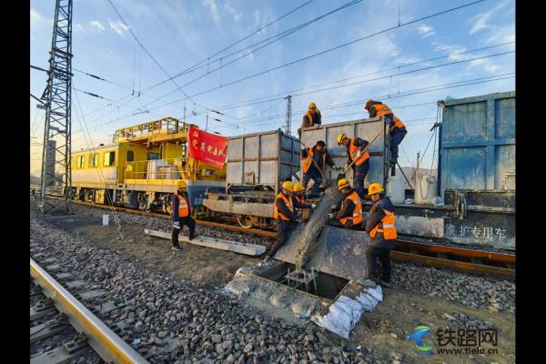 呼和浩特運(yùn)營維管段拉線基礎(chǔ)大修順利收官