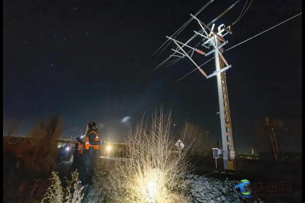 呼和浩特運(yùn)營維管段全力保障冬季設(shè)備安全