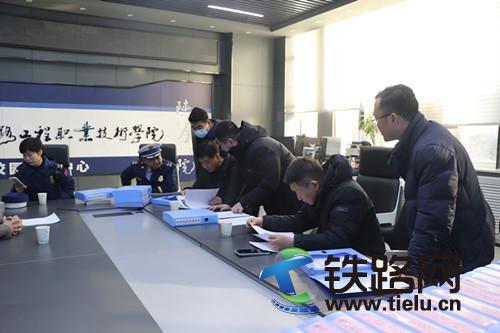 省消防安全專項督導檢查組到陜鐵院檢查指導工作