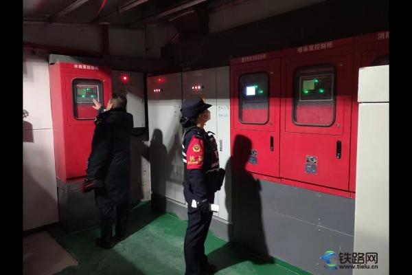  �ȳǱ�܇վ�ɳ����_չ���(xi��ng)�����z����(d��ng)ȫ�����o(h��)�ÿͳ���ƽ��