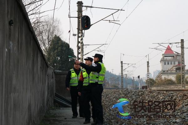 ʮ���F�����_���\ݔ��ȫ���[���Ų鲻ͣЪ