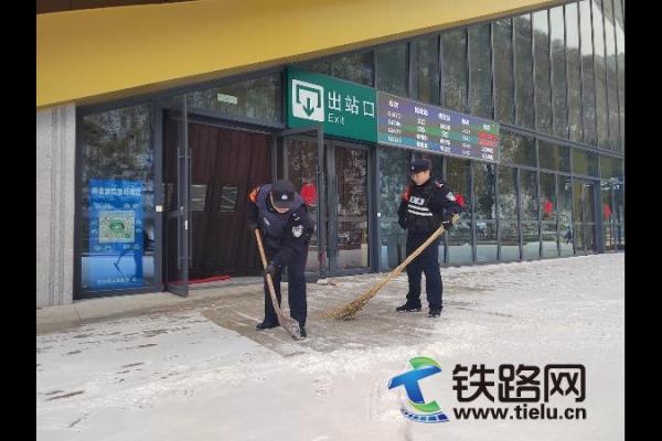 ѩ�С�����ɫ�����r���F���o���ؼ�·