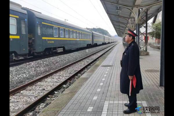 ��Ϧҹ���F·Сվ�˵Ĉ�(ji��n)��