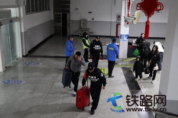 �´�����ɫ���⣬���o(h��)���̲������ȡ� --��ɽ��ȫ�����o(h��)���̴������ȫ����