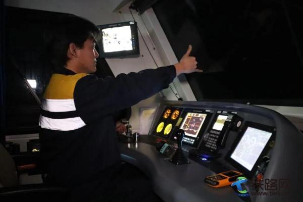 ÿ��ҹ�����������һ�����µġ����g��......