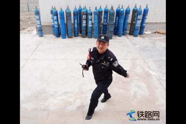 十八載 雪域鐵警 頂風(fēng)傲雪 鑄天路輝煌