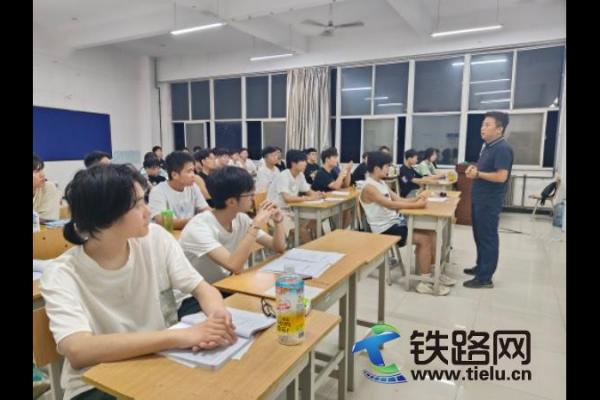 陜鐵院測繪與檢測學院吹響教師晚自習輔導“沖鋒號”